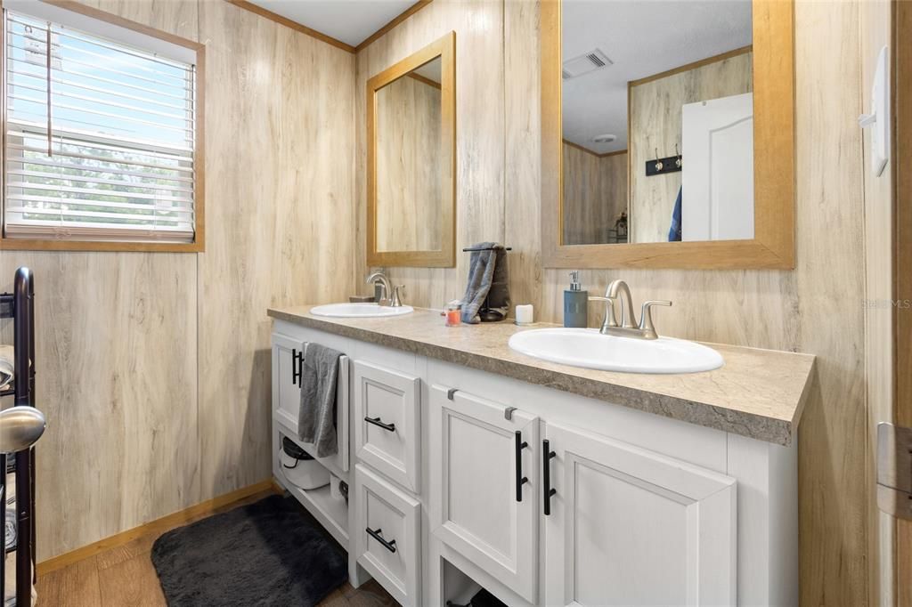 待售: $220,000 (2 贝兹, 2 浴室, 1088 平方英尺)