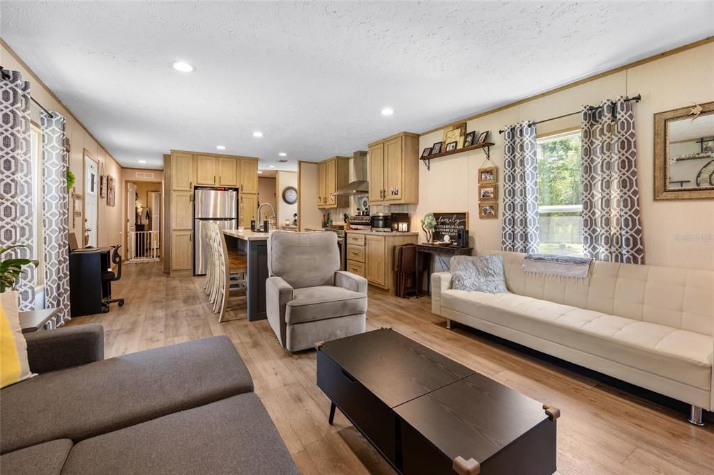 待售: $220,000 (2 贝兹, 2 浴室, 1088 平方英尺)