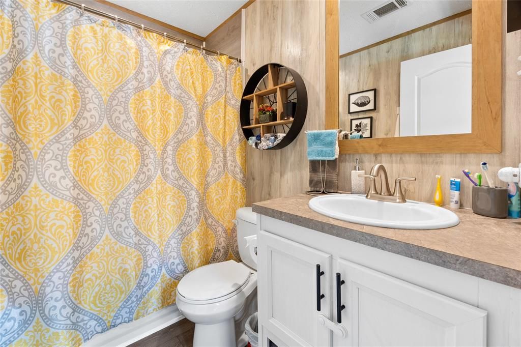 待售: $220,000 (2 贝兹, 2 浴室, 1088 平方英尺)