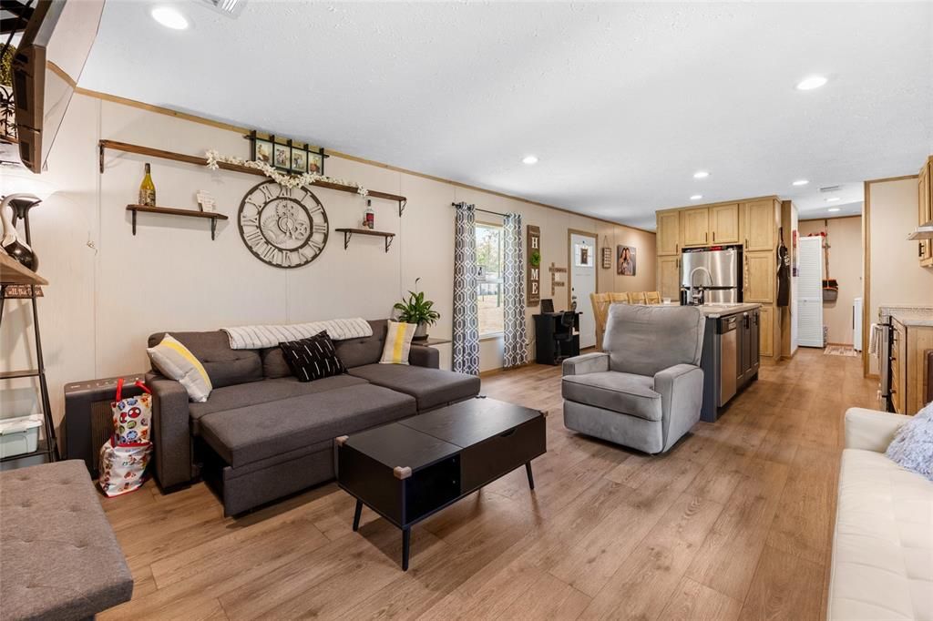 待售: $220,000 (2 贝兹, 2 浴室, 1088 平方英尺)