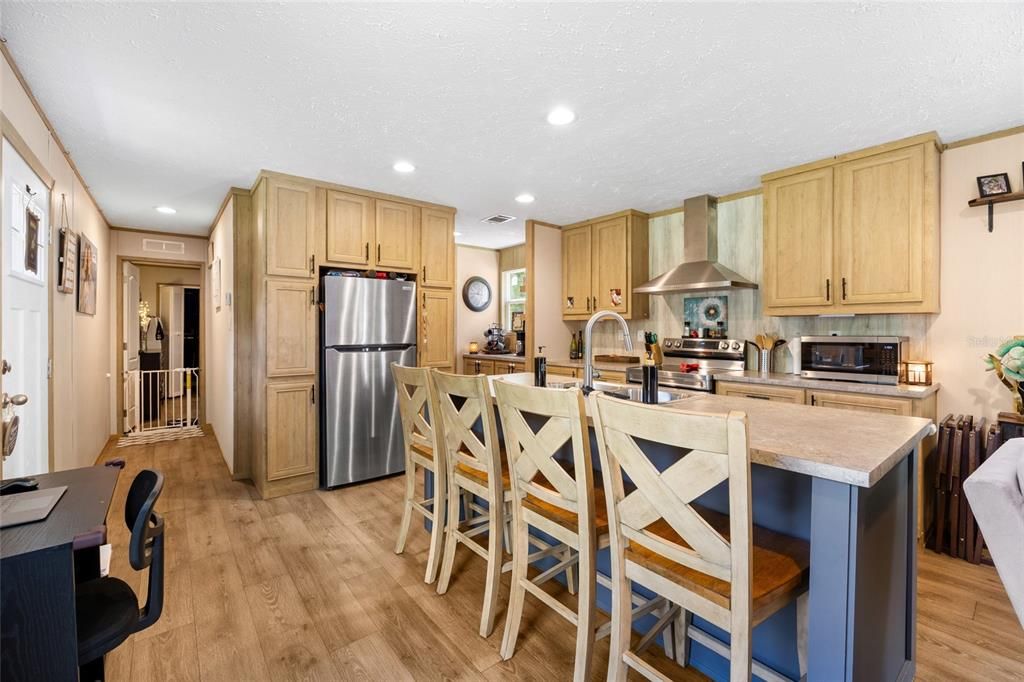 待售: $220,000 (2 贝兹, 2 浴室, 1088 平方英尺)