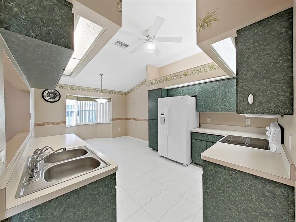 For Sale: $190,000 (2 beds, 2 baths, 1161 Square Feet)