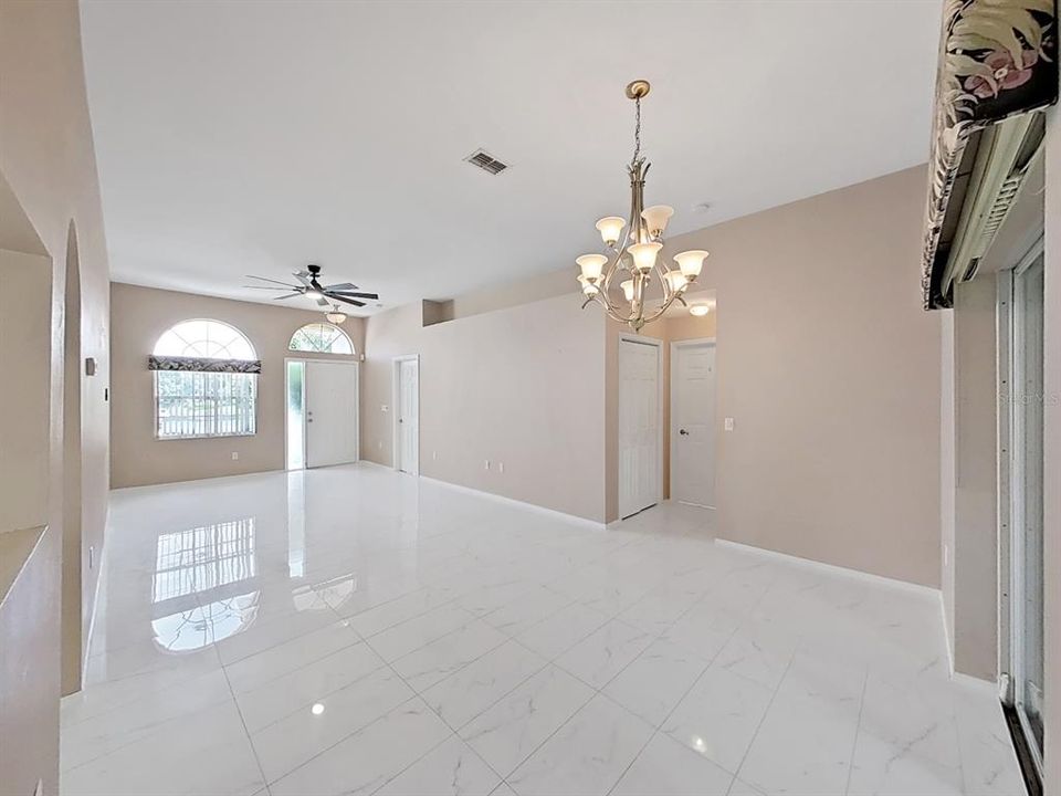 For Sale: $190,000 (2 beds, 2 baths, 1161 Square Feet)