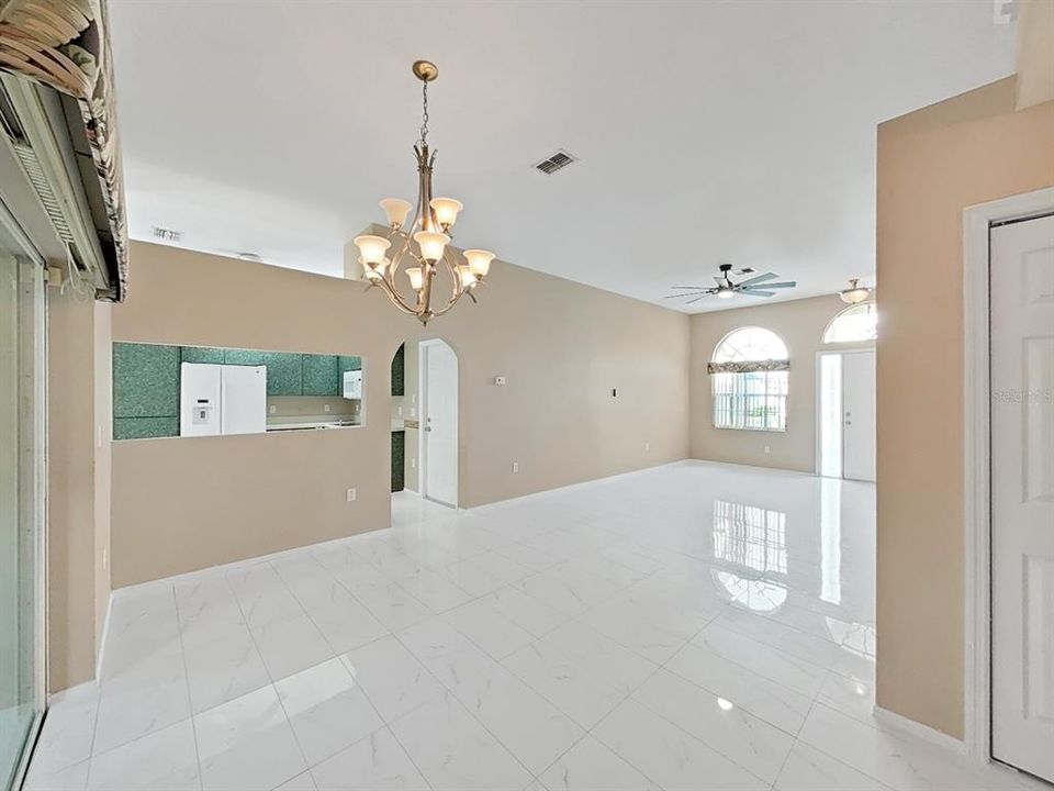 For Sale: $190,000 (2 beds, 2 baths, 1161 Square Feet)