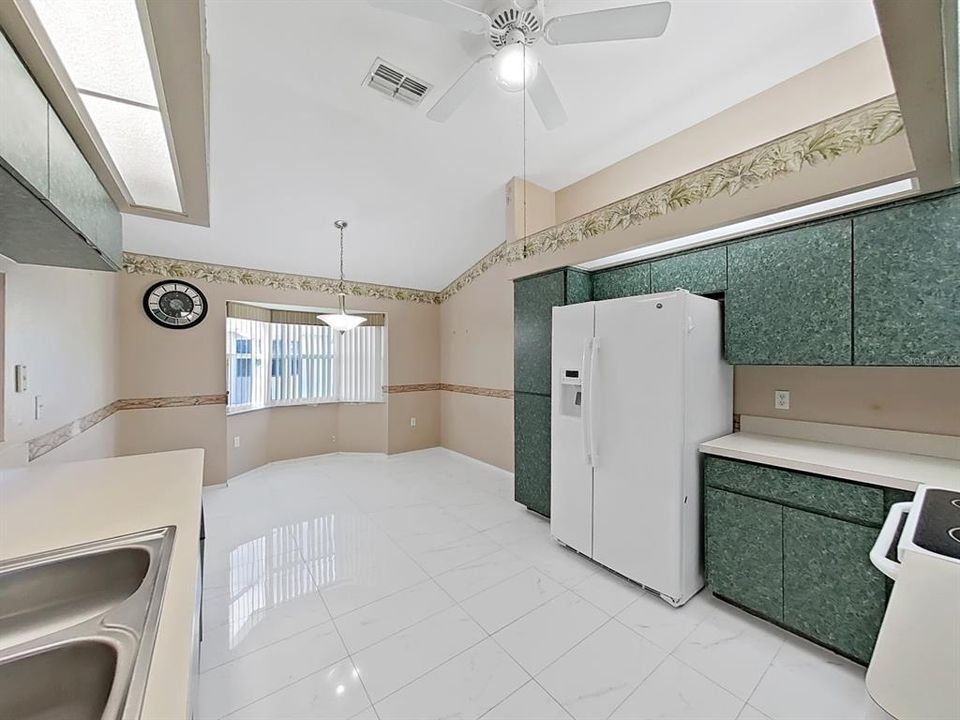 For Sale: $190,000 (2 beds, 2 baths, 1161 Square Feet)
