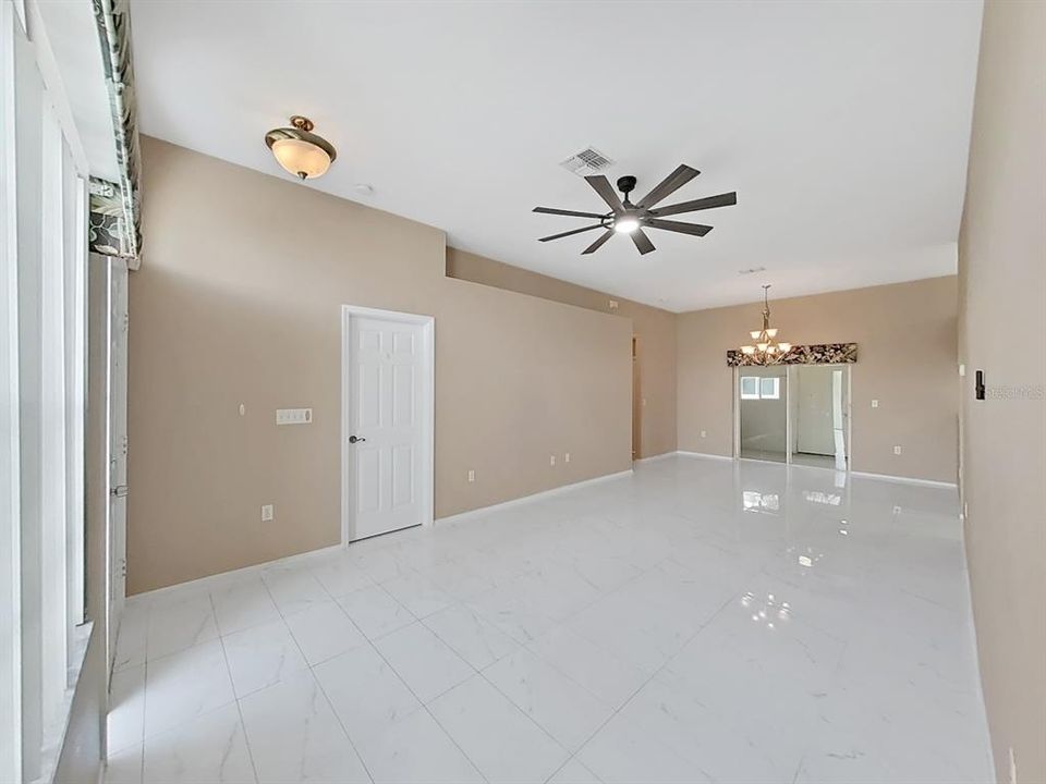 For Sale: $190,000 (2 beds, 2 baths, 1161 Square Feet)