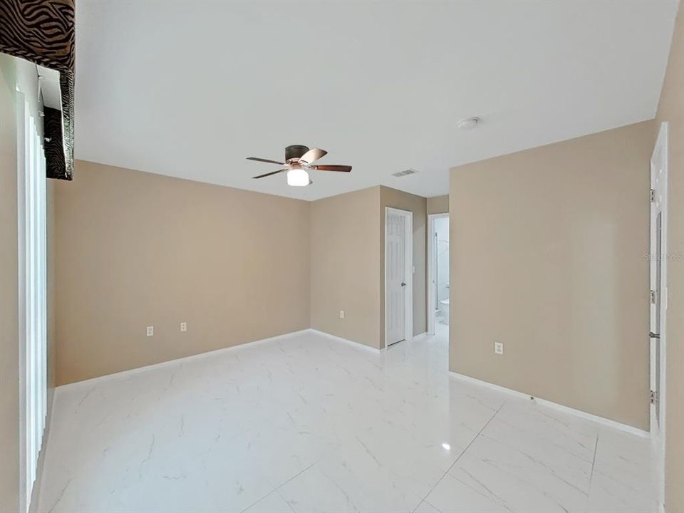 For Sale: $190,000 (2 beds, 2 baths, 1161 Square Feet)