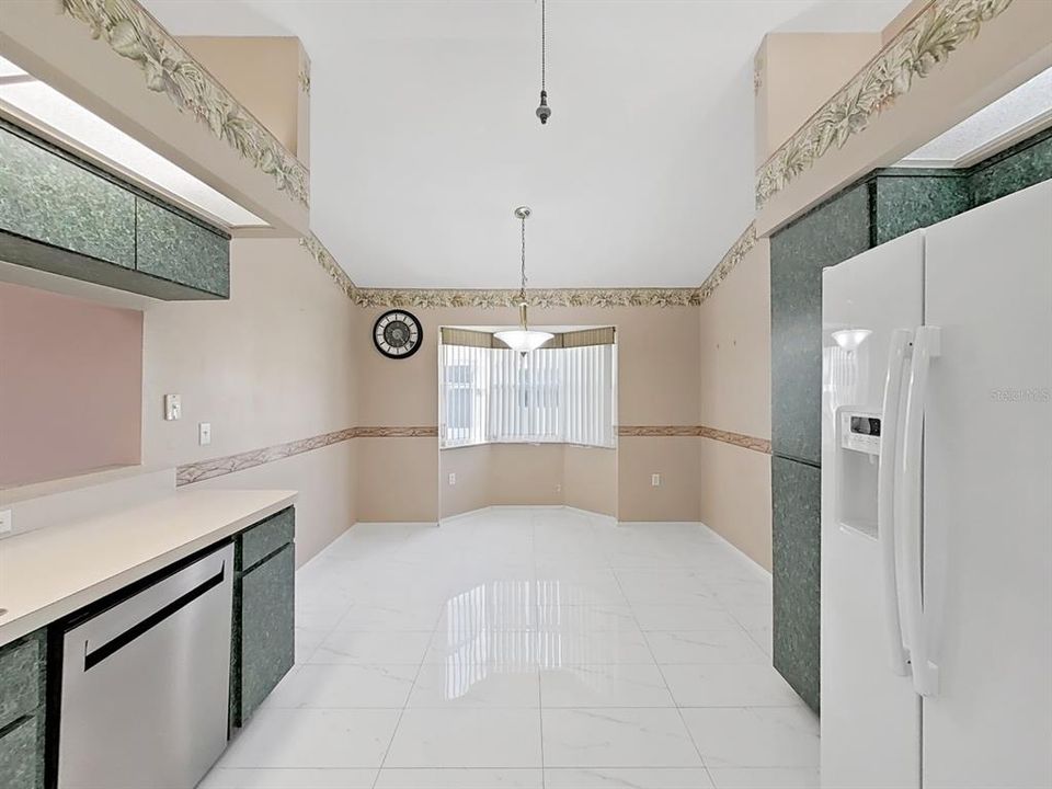 For Sale: $190,000 (2 beds, 2 baths, 1161 Square Feet)