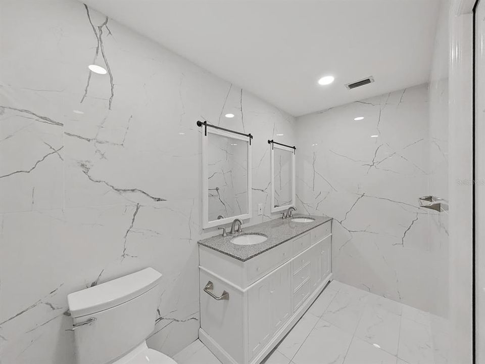 For Sale: $190,000 (2 beds, 2 baths, 1161 Square Feet)