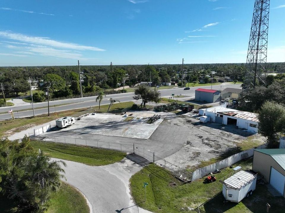 En Venta: $700,000 (1.05 acres)