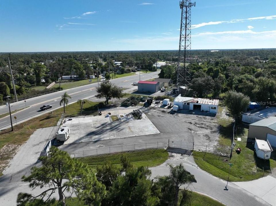 En Venta: $700,000 (1.05 acres)