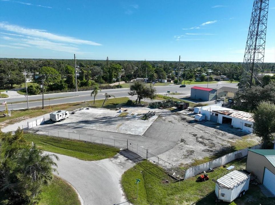 En Venta: $700,000 (1.05 acres)