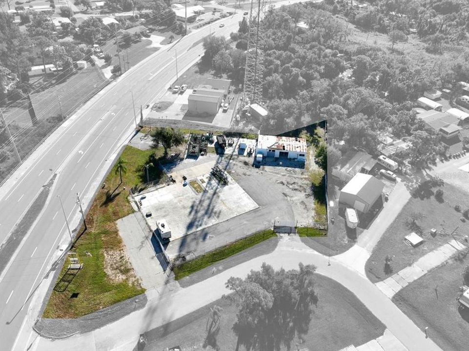 En Venta: $700,000 (1.05 acres)