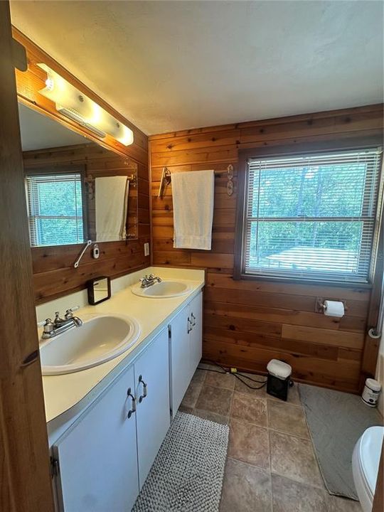 For Sale: $199,000 (3 beds, 2 baths, 1320 Square Feet)