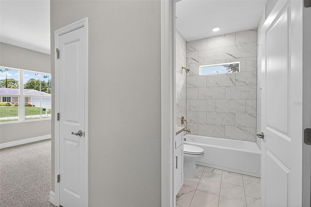 En Venta: $379,000 (4 camas, 3 baños, 2092 Pies cuadrados)