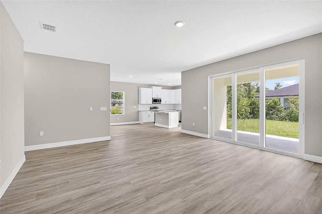 En Venta: $379,000 (4 camas, 3 baños, 2092 Pies cuadrados)