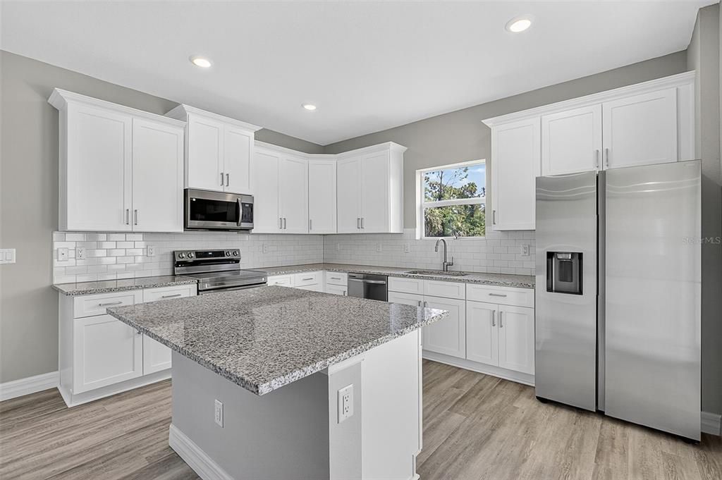 En Venta: $379,000 (4 camas, 3 baños, 2092 Pies cuadrados)