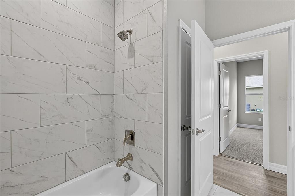 En Venta: $379,000 (4 camas, 3 baños, 2092 Pies cuadrados)