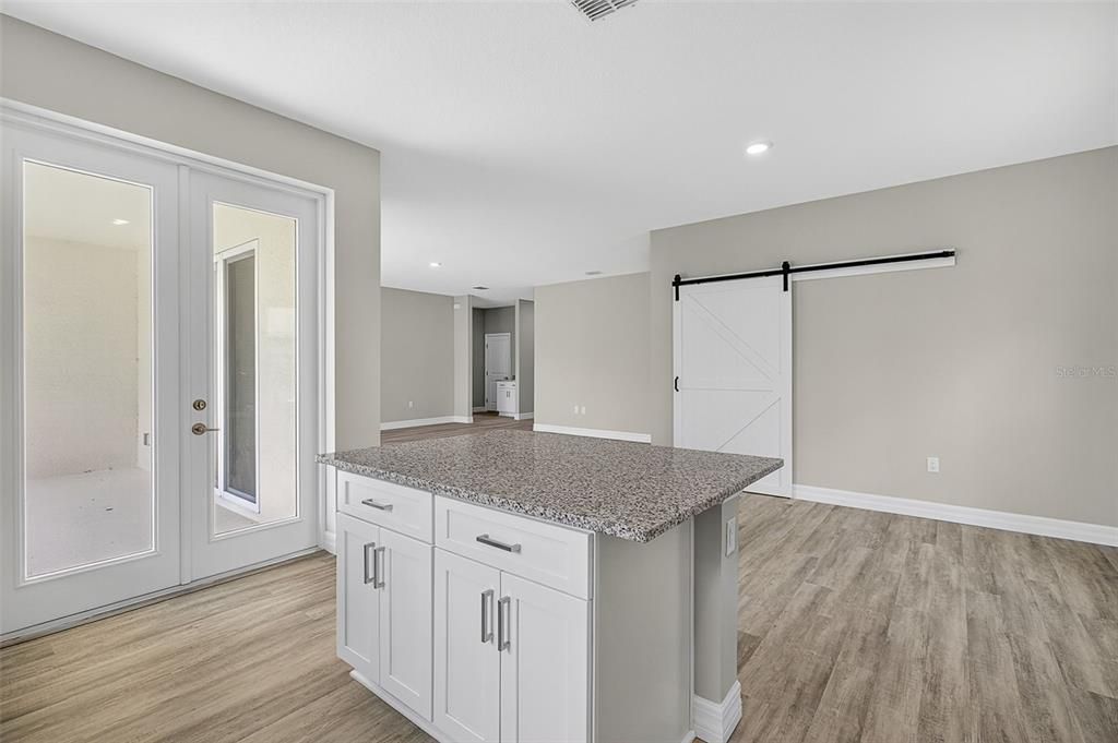 En Venta: $379,000 (4 camas, 3 baños, 2092 Pies cuadrados)