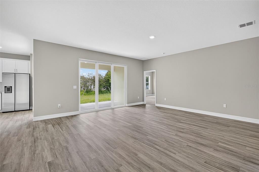 En Venta: $379,000 (4 camas, 3 baños, 2092 Pies cuadrados)