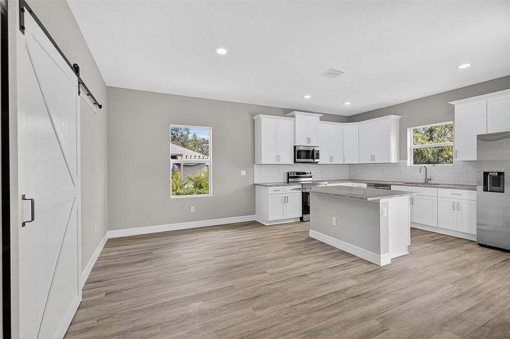 En Venta: $379,000 (4 camas, 3 baños, 2092 Pies cuadrados)