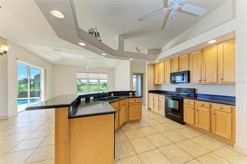 For Sale: $589,900 (3 beds, 3 baths, 2289 Square Feet)