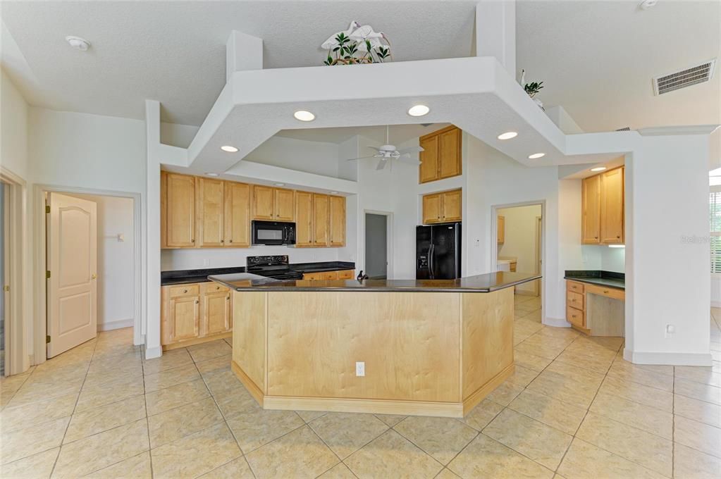 For Sale: $589,900 (3 beds, 3 baths, 2289 Square Feet)