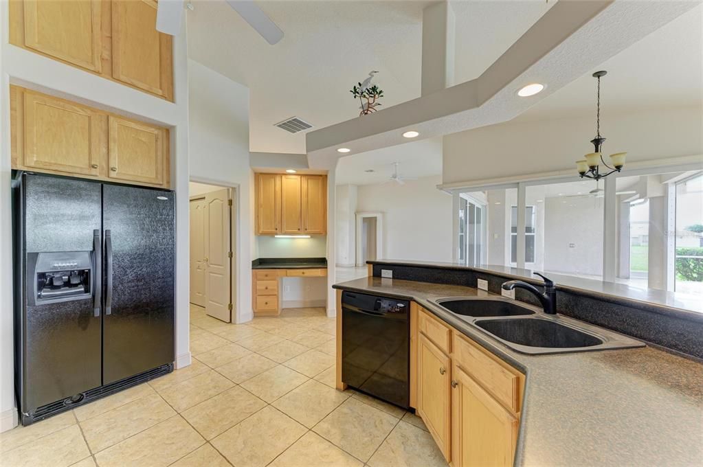 For Sale: $589,900 (3 beds, 3 baths, 2289 Square Feet)