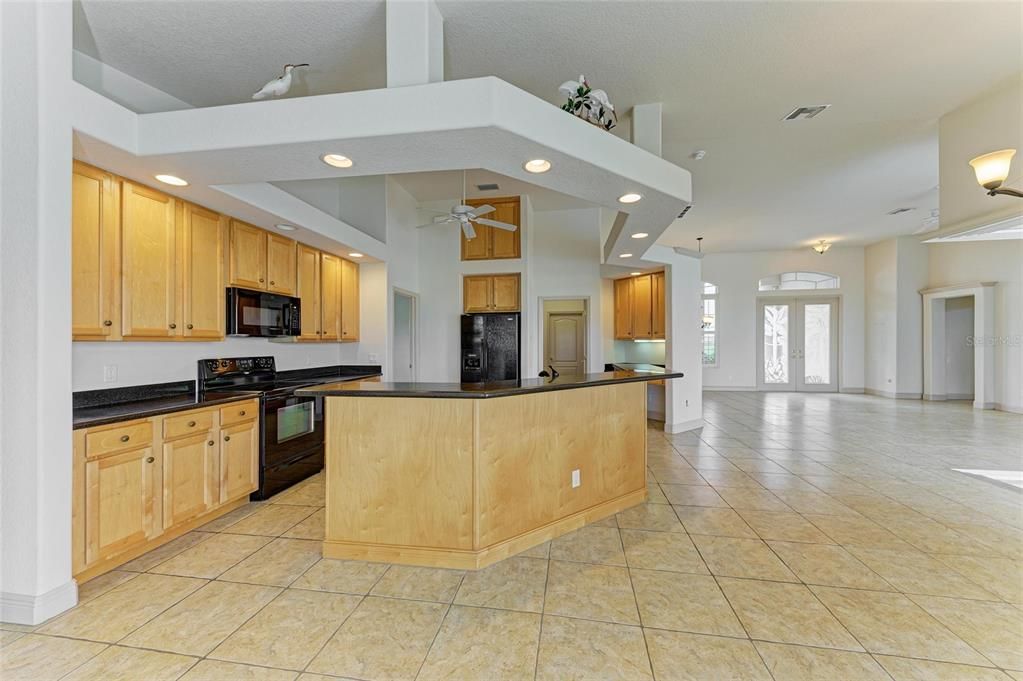 For Sale: $589,900 (3 beds, 3 baths, 2289 Square Feet)