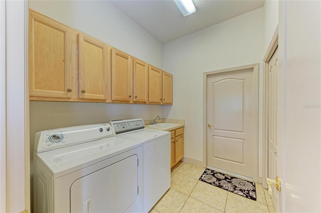 For Sale: $589,900 (3 beds, 3 baths, 2289 Square Feet)