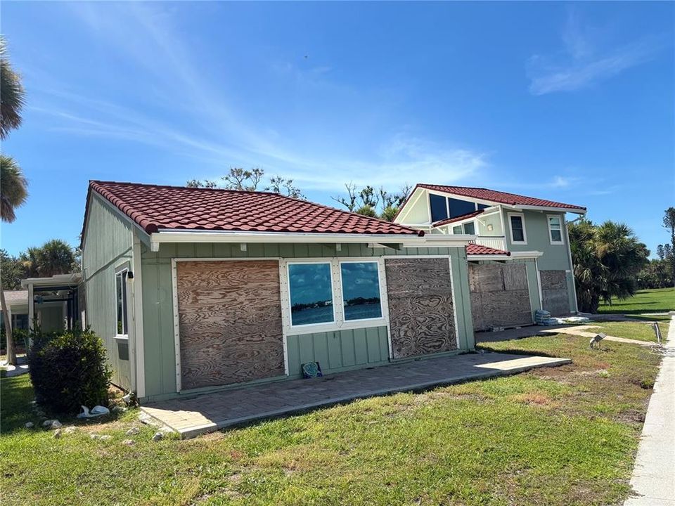 На продажу: $399,999 (2 спален, 2 ванн, 1056 Квадратных фут)