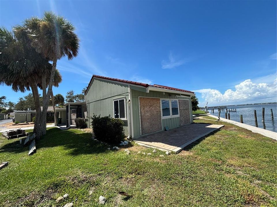 На продажу: $399,999 (2 спален, 2 ванн, 1056 Квадратных фут)