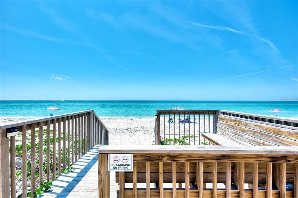 На продажу: $399,999 (2 спален, 2 ванн, 1056 Квадратных фут)