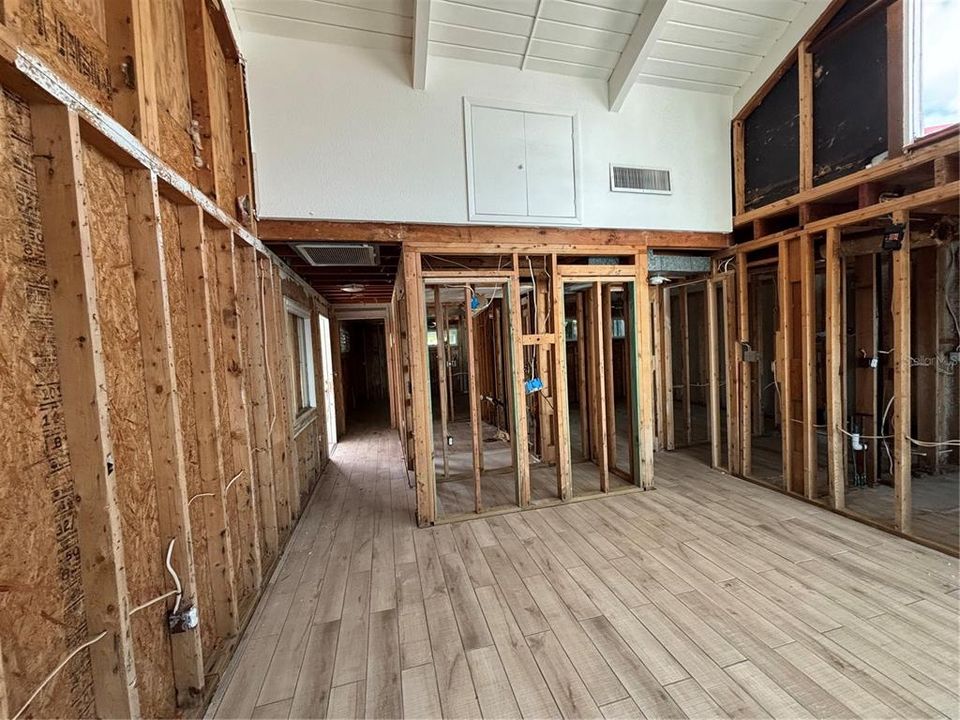 На продажу: $399,999 (2 спален, 2 ванн, 1056 Квадратных фут)