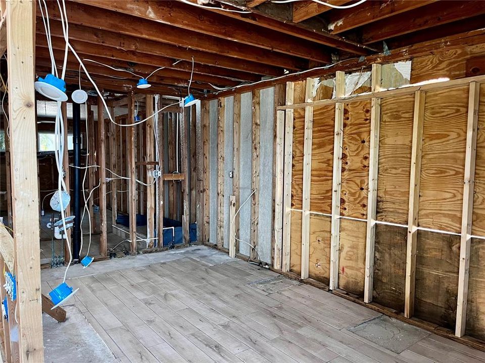 На продажу: $399,999 (2 спален, 2 ванн, 1056 Квадратных фут)