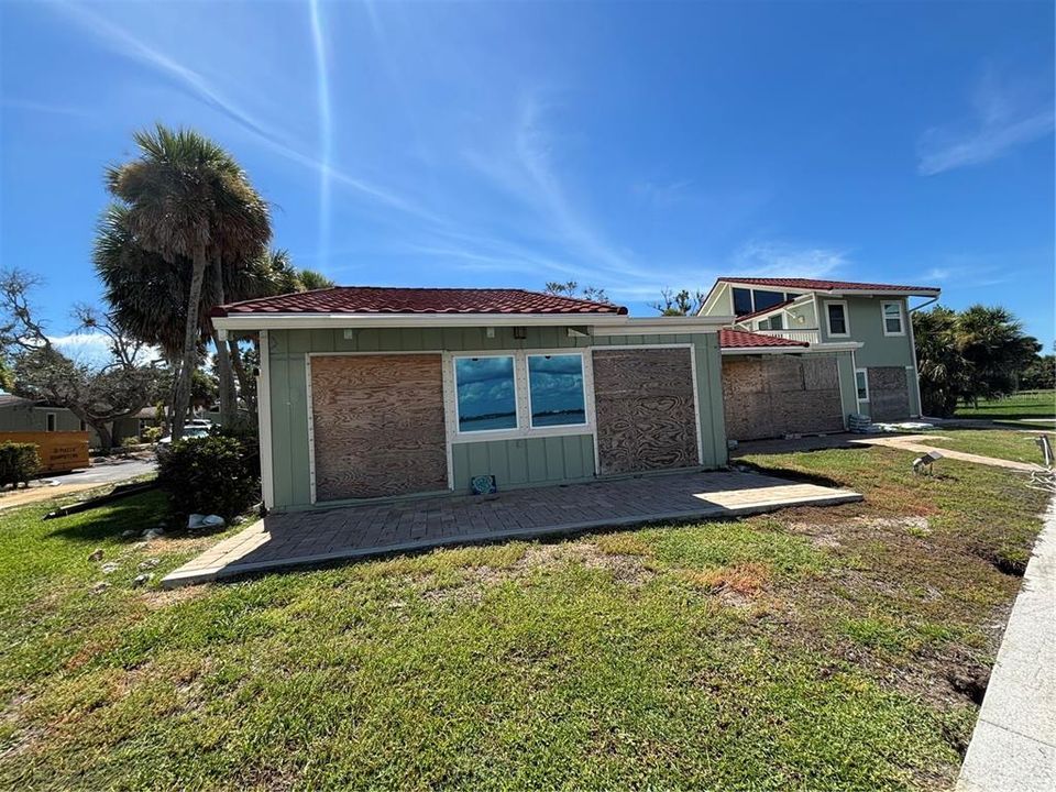 На продажу: $399,999 (2 спален, 2 ванн, 1056 Квадратных фут)