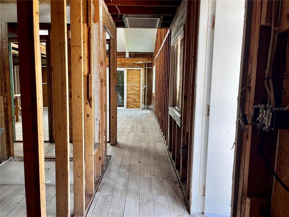 На продажу: $399,999 (2 спален, 2 ванн, 1056 Квадратных фут)