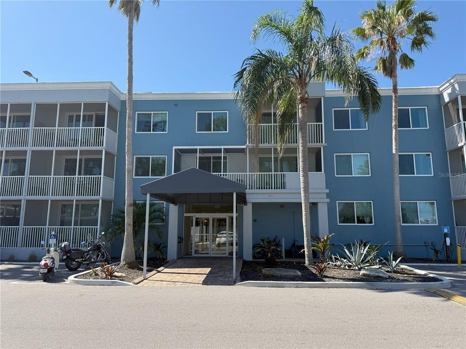 Recently Sold: $150,000 (2 beds, 2 baths, 866 Square Feet)