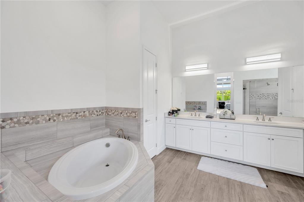 待售: $1,500,000 (6 贝兹, 5 浴室, 5861 平方英尺)