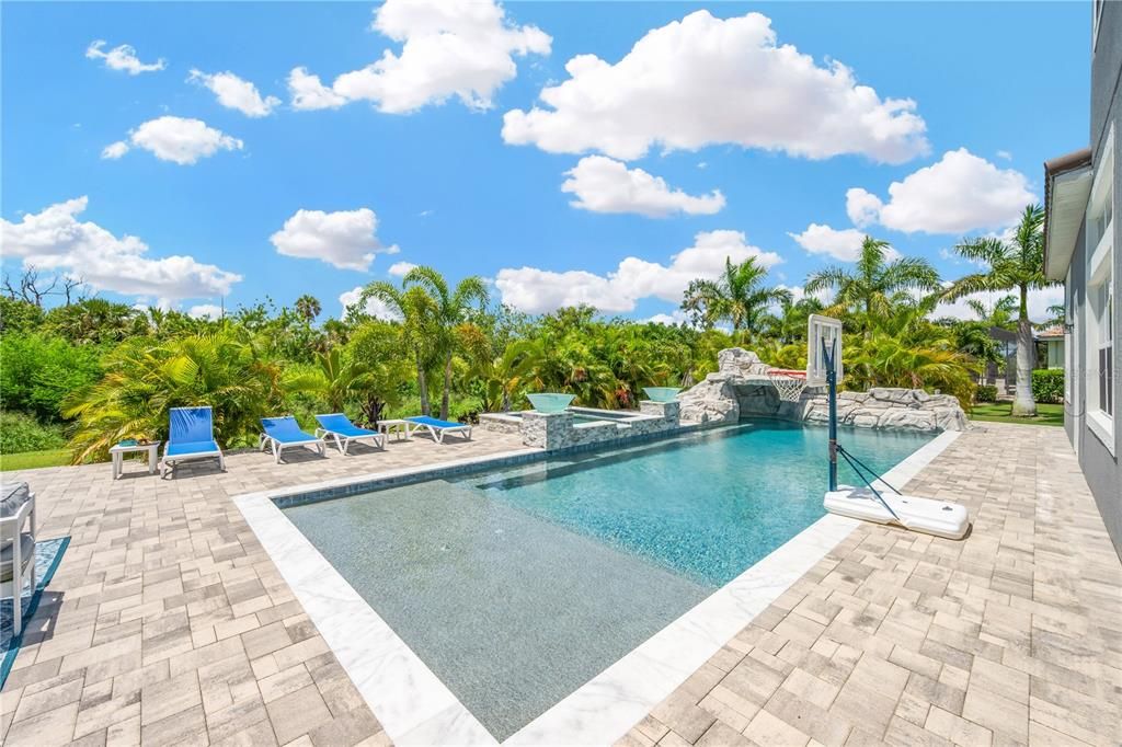 待售: $1,500,000 (6 贝兹, 5 浴室, 5861 平方英尺)