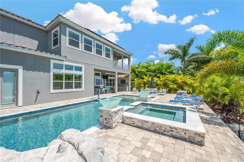 待售: $1,500,000 (6 贝兹, 5 浴室, 5861 平方英尺)