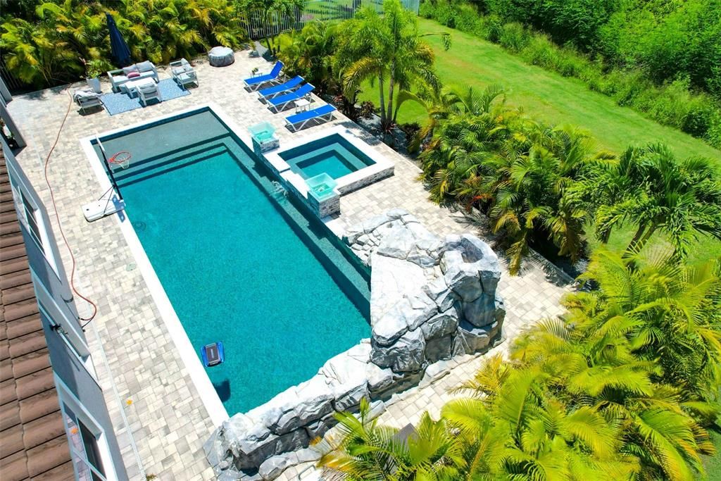 待售: $1,500,000 (6 贝兹, 5 浴室, 5861 平方英尺)