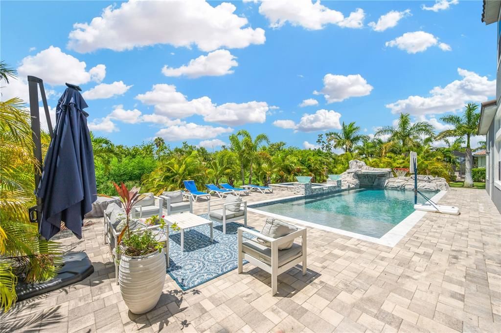 待售: $1,500,000 (6 贝兹, 5 浴室, 5861 平方英尺)