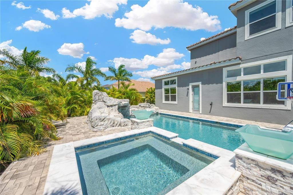 待售: $1,500,000 (6 贝兹, 5 浴室, 5861 平方英尺)