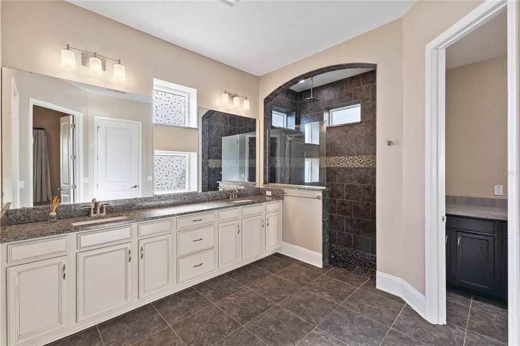 For Rent: $6,000 (4 beds, 3 baths, 2998 Square Feet)