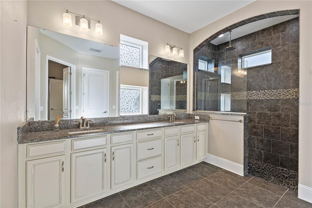 For Rent: $6,000 (4 beds, 3 baths, 2998 Square Feet)