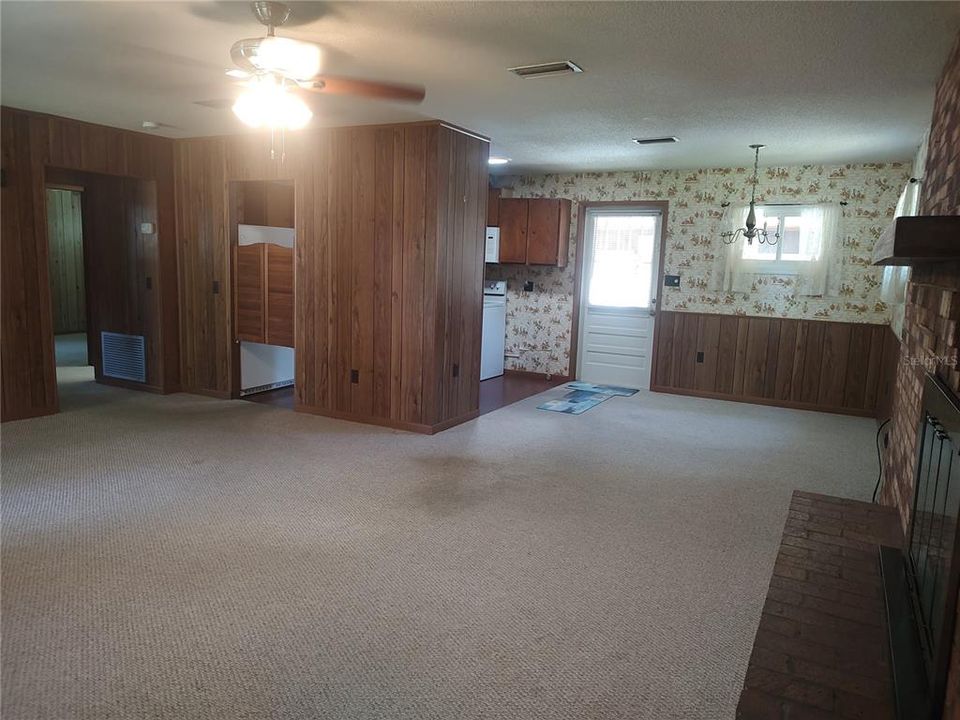 For Sale: $185,000 (2 beds, 1 baths, 1064 Square Feet)