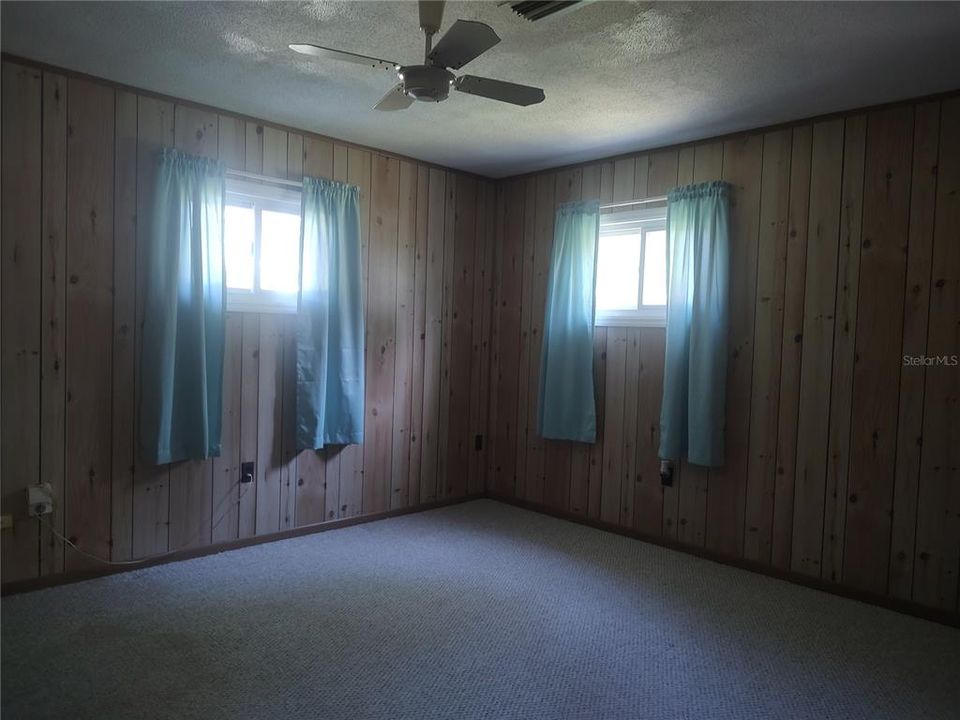 For Sale: $185,000 (2 beds, 1 baths, 1064 Square Feet)