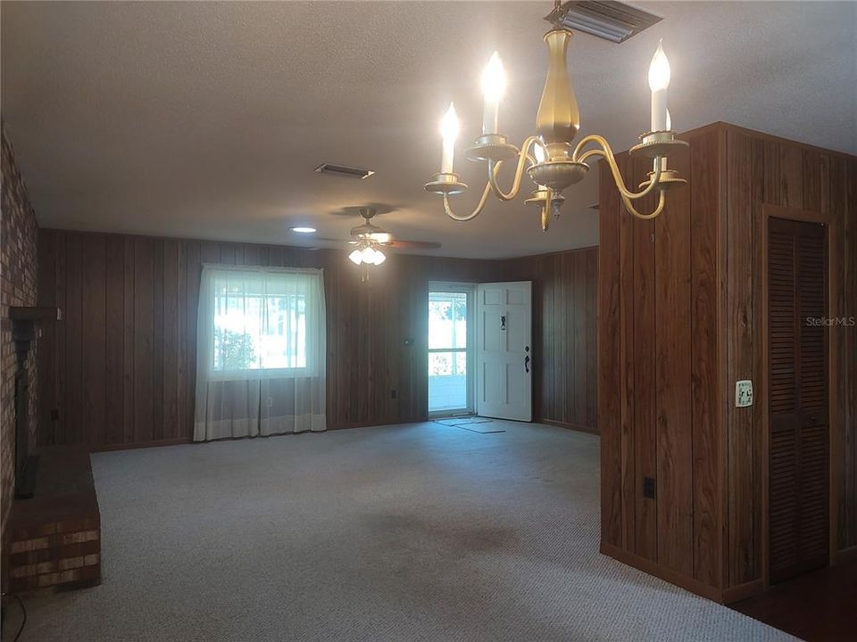 For Sale: $185,000 (2 beds, 1 baths, 1064 Square Feet)