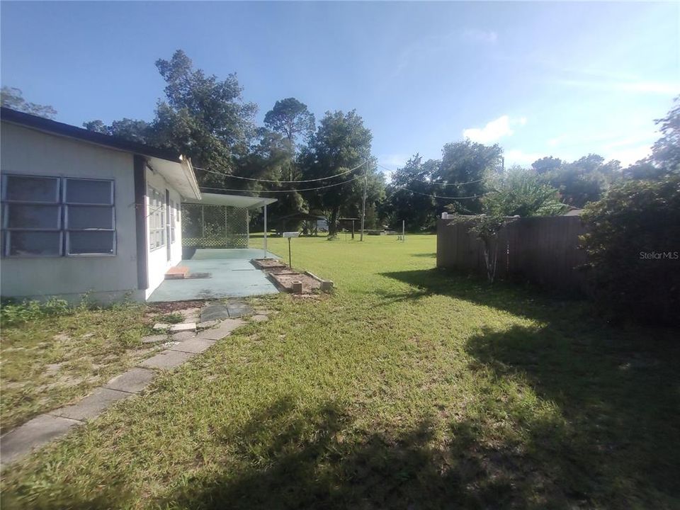 For Sale: $185,000 (2 beds, 1 baths, 1064 Square Feet)